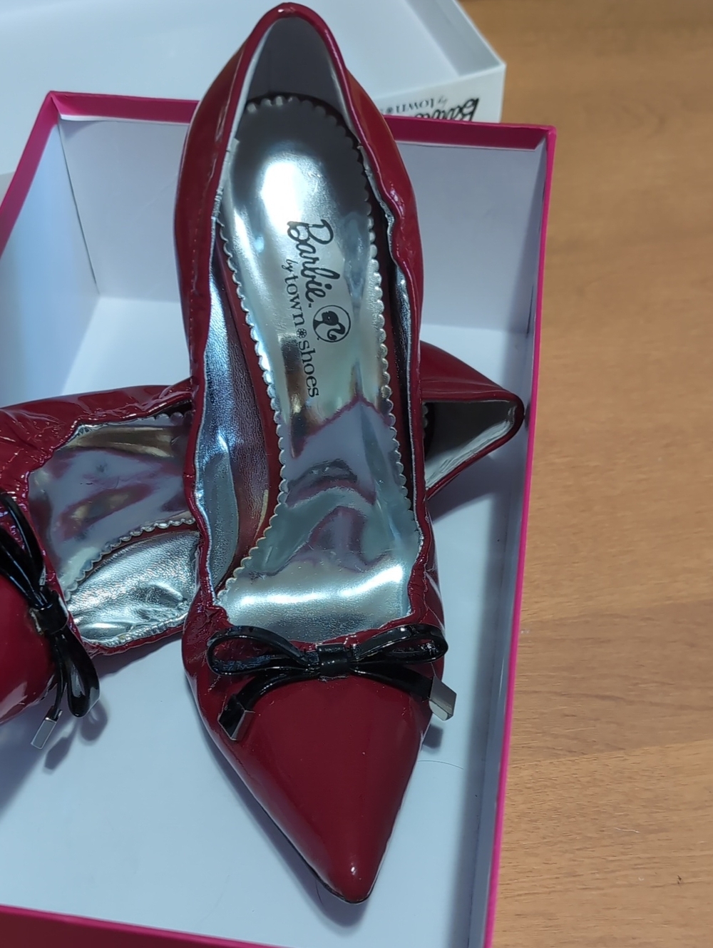 Barbie Burgundy Patent Pointed-Toe Pumps with Black Bow